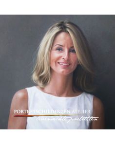Vrouwenportret laten schilderen van foto door Portretschilderijenatelier